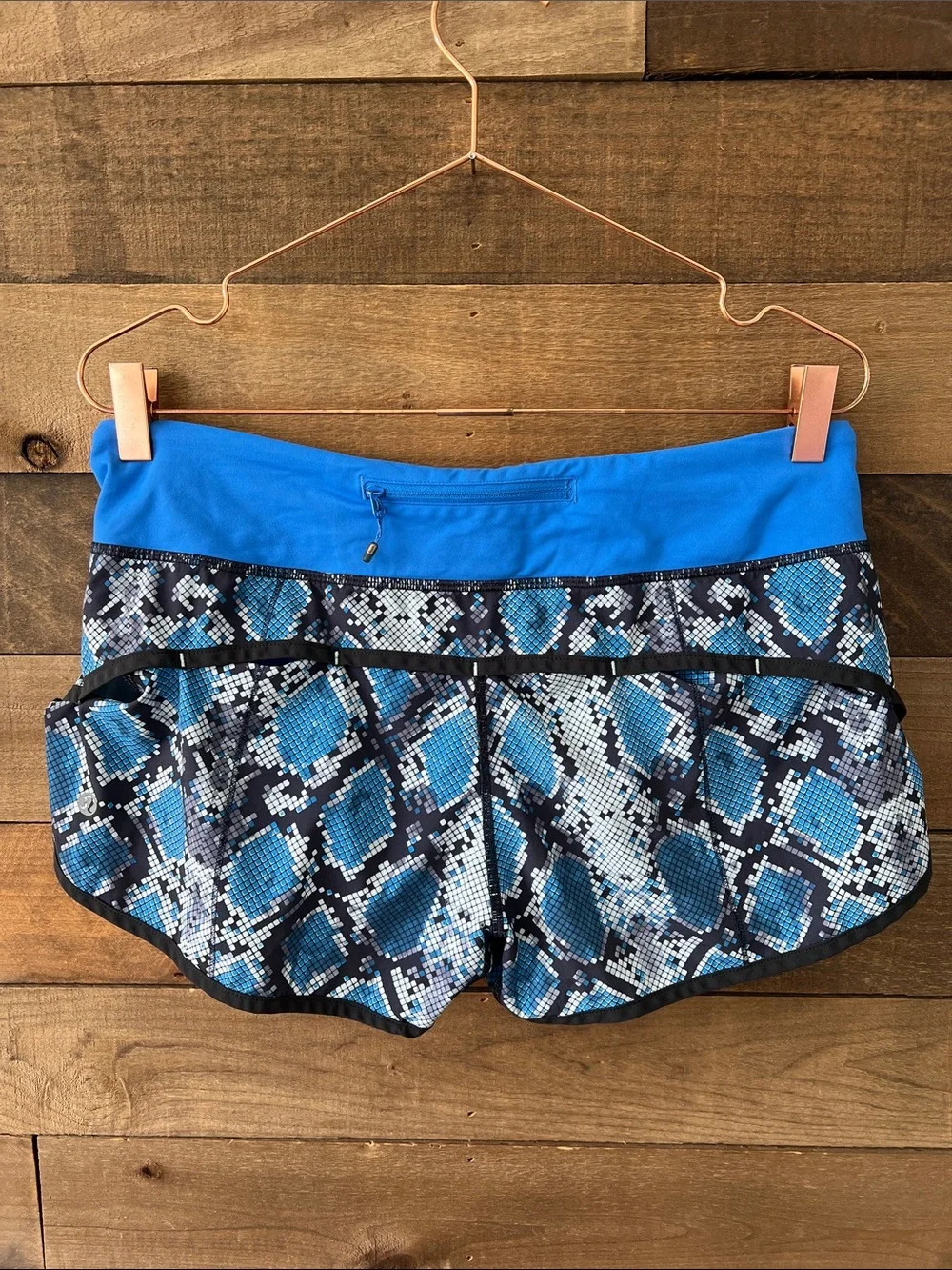 Lululemon Athletica Women's Run: Speed Short *4-way Stretch in Blue Snake Size 8
